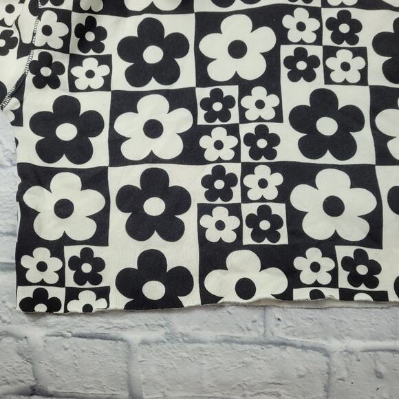 Wild Fable Black & White Daisy Checkerboard Cropped Hoodie size Large - Picture 5 of 11